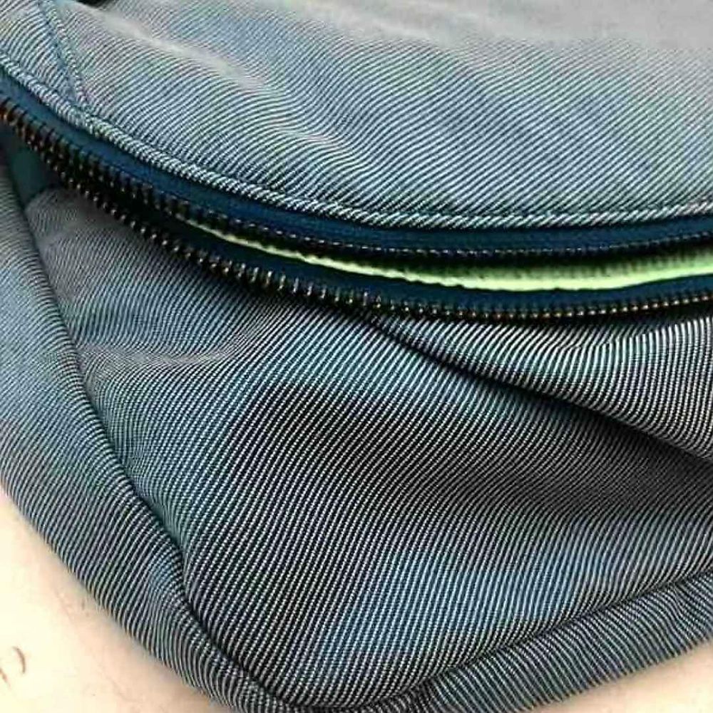 Lululemon Tofino Teal
Festival Bag HTF HSO
EXTREMELY RARE COLORWAY - Picture 4 of 6